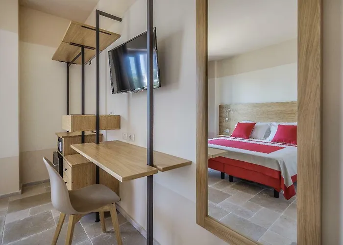 Maison Montechiaro Ostello *