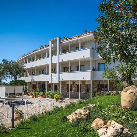 Maison Montechiaro Hostel *