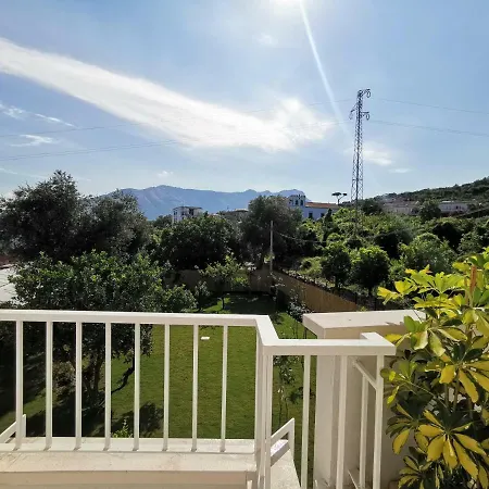 Maison Montechiaro Hostel