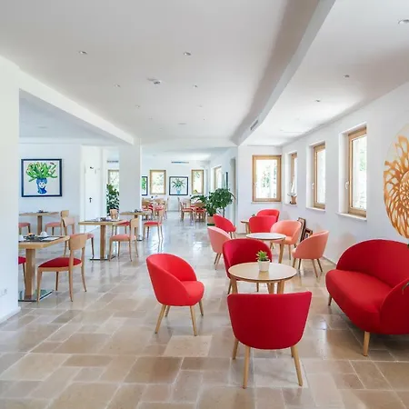 Maison Montechiaro Hostel